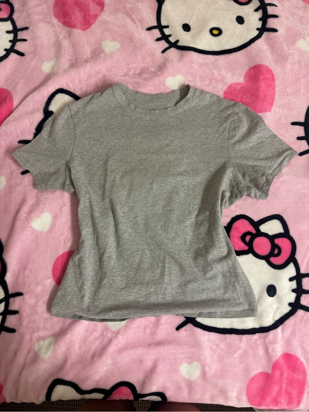 grey fitted baby tee 💗